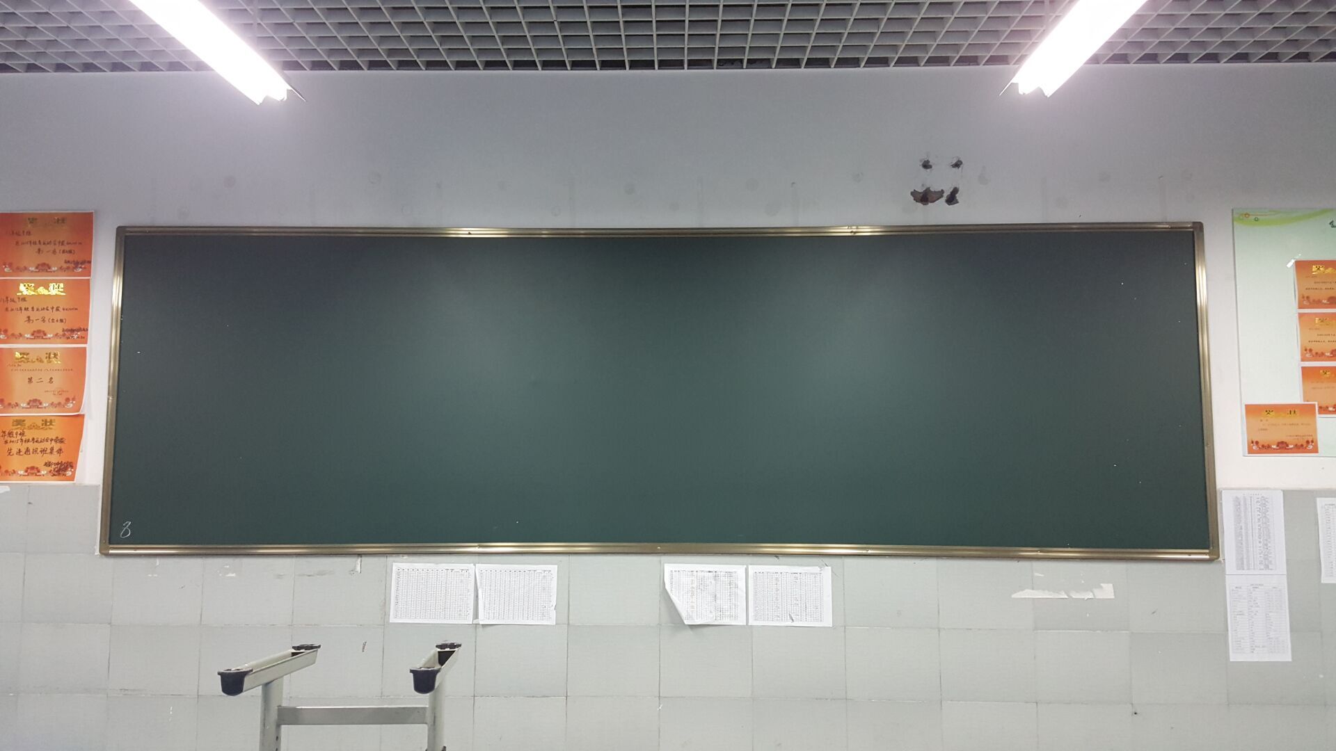 大学校园教室黑板讲台高清图片下载-正版图片500618874-摄图网